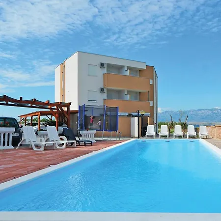 Cozy In With Outdoor Swimming Pool Daire Nin