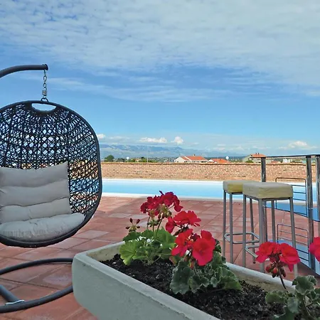 Apartment Cozy In With Outdoor Swimming Pool Nin